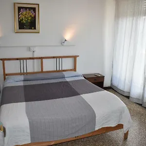 Paola , Mestre Italie